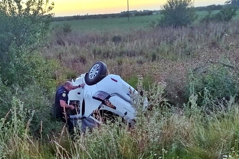 Joven en estado crítico, tras volcar en una ruta entrerriana