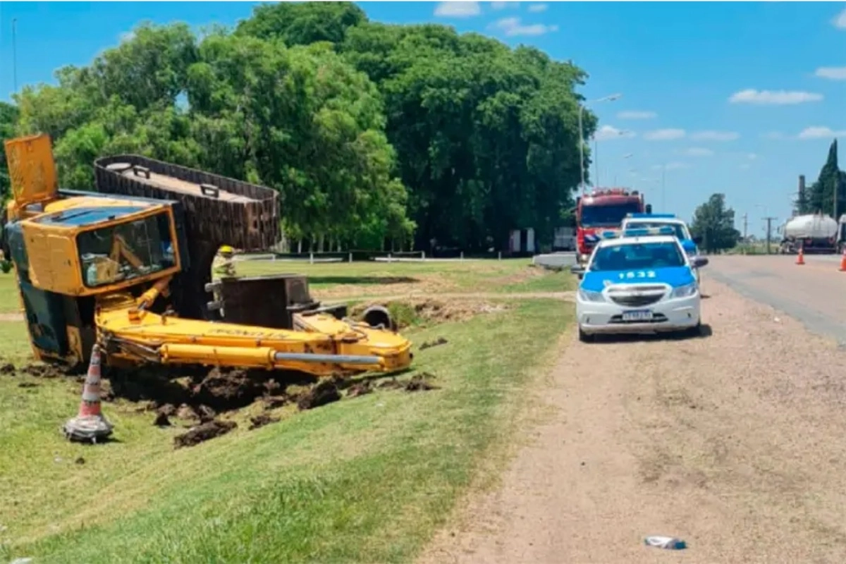 La maquinaria volc&oacute; luego de una maniobra evasiva.