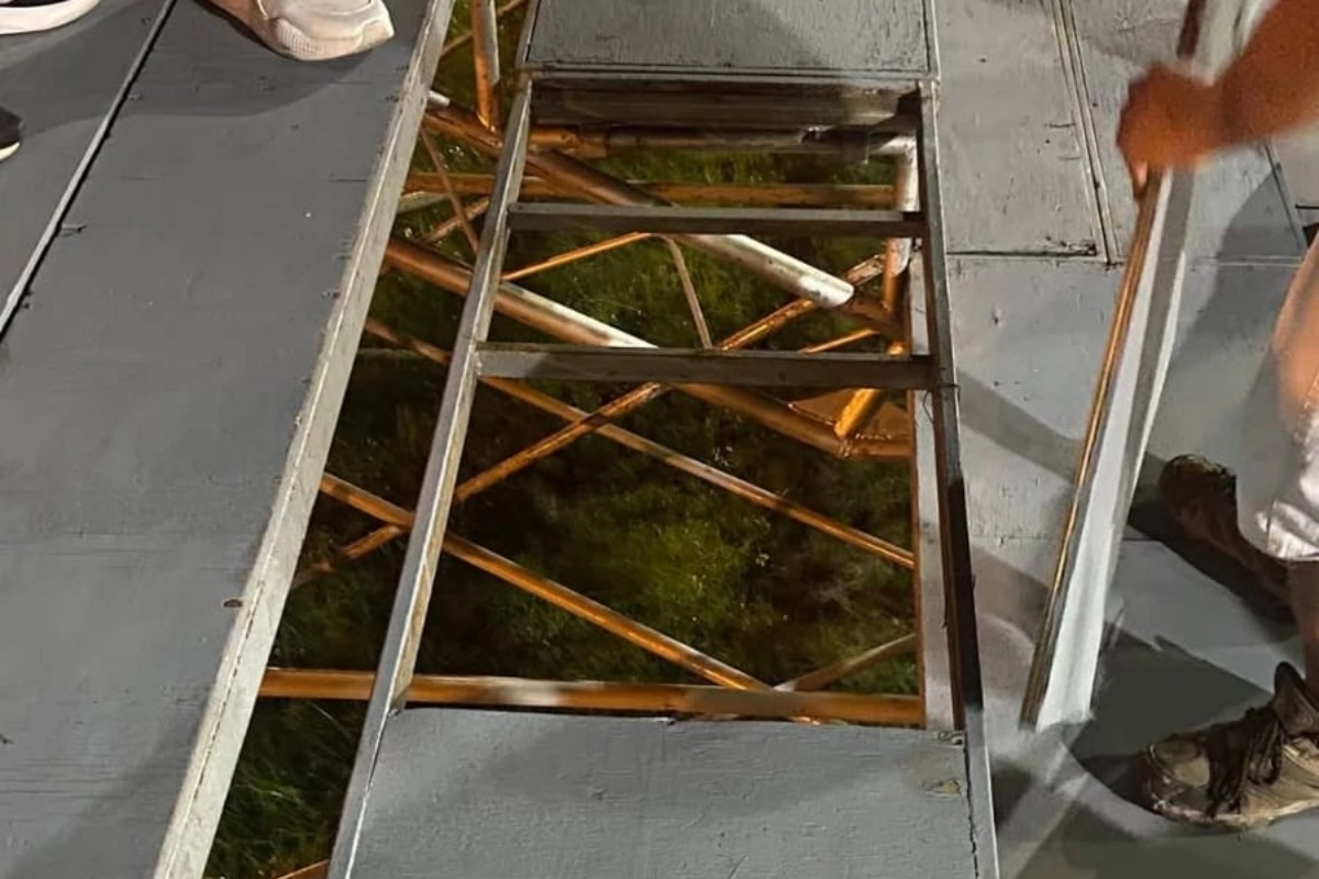 La ca&iacute;da ocurri&oacute; desde una de las &uacute;ltimas filas de las tribunas.