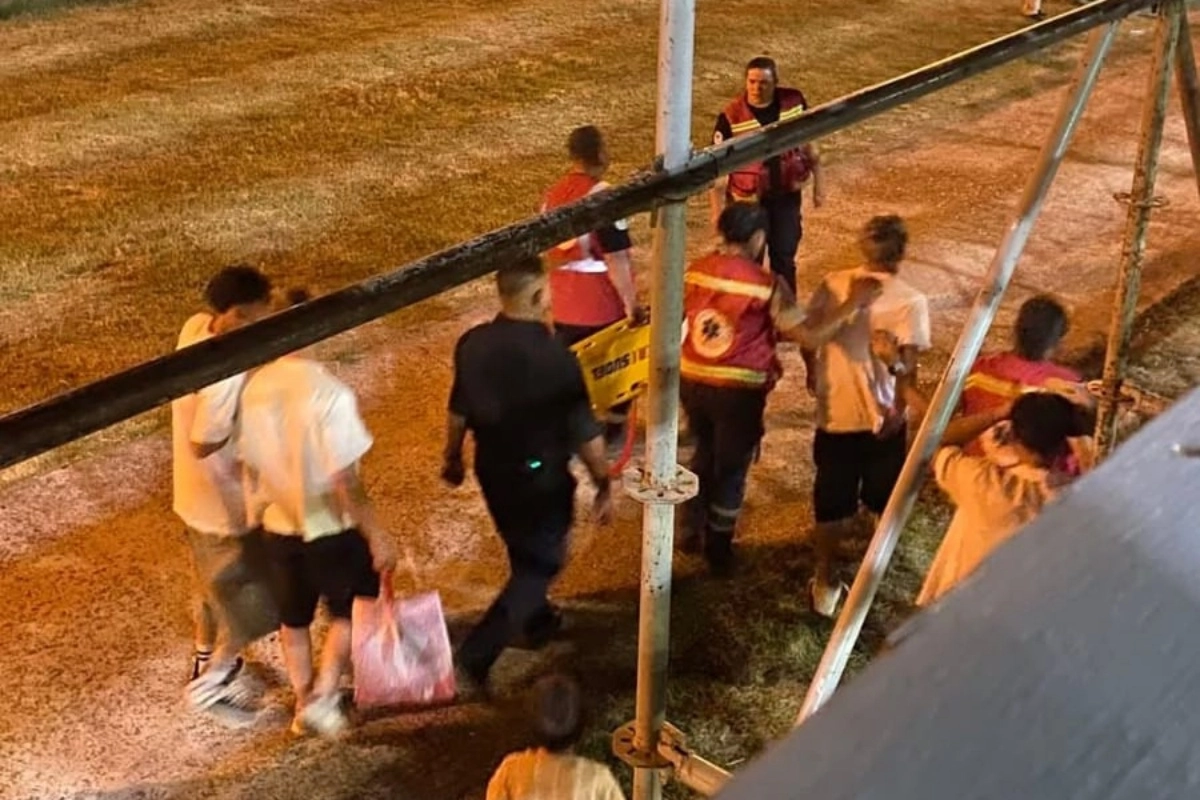 El joven se retir&oacute; caminando del lugar.