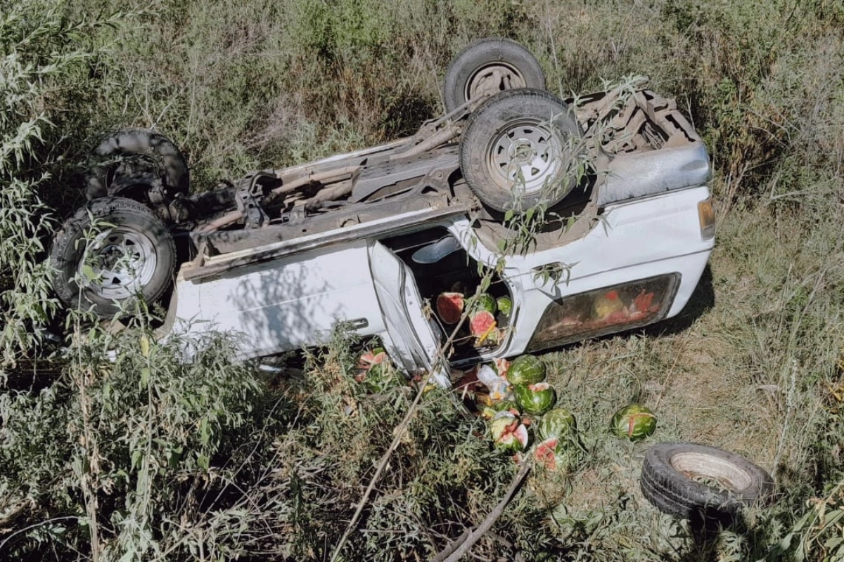 La camioneta perdi&oacute; el control y termin&oacute; volcando.