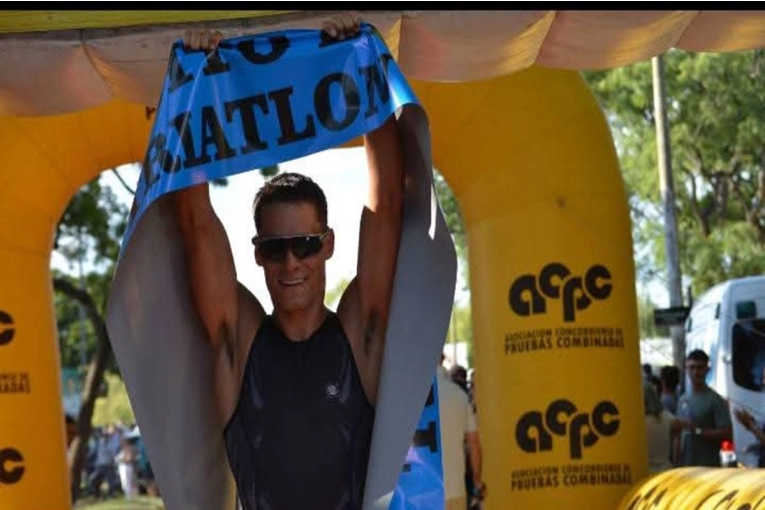 Salto debutó en el Circuito Binacional con una multitudinaria 5ª Fecha del Triatlón Jeep