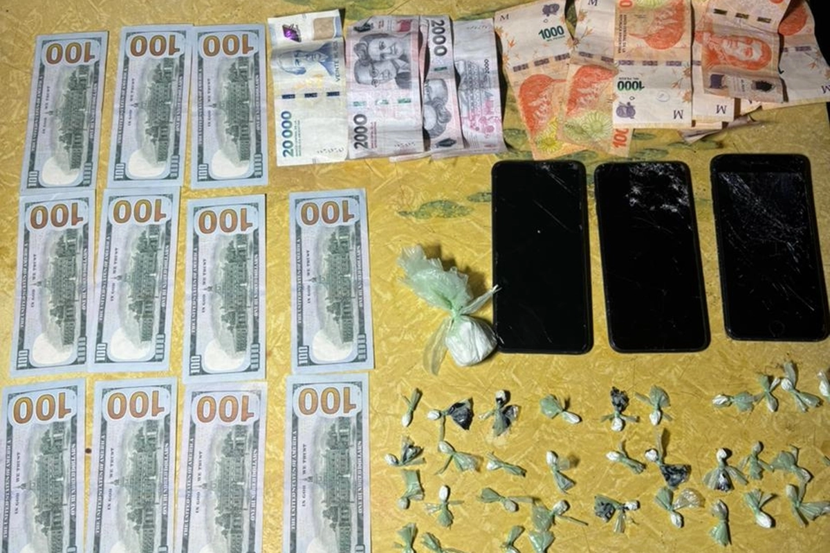 La polic&iacute;a recuper&oacute; m&aacute;s moneda extranjera sustra&iacute;da hace una semana.