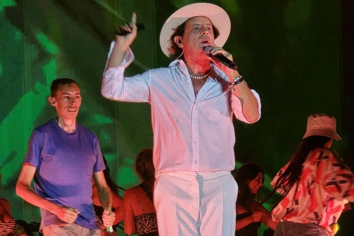 Amaya se volvi&oacute; viral tras protagonizar un divertido baile junto al intendente de Chajar&iacute;.