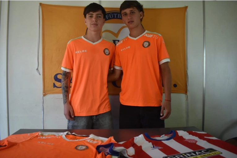 Dos futbolistas de Concordia firmaron su primer contrato profesional en Uruguay