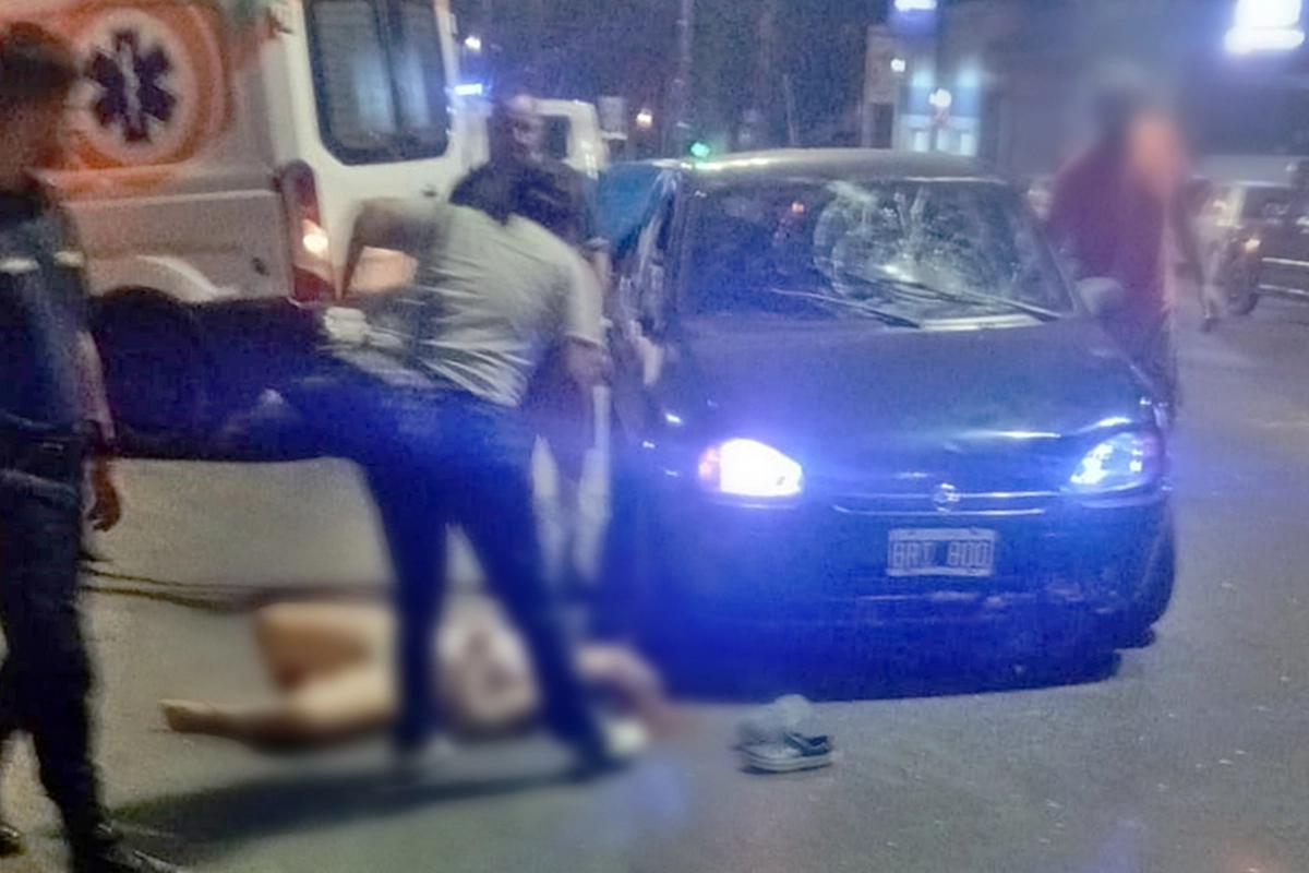 La mujer sufri&oacute; graves lesiones por el choque.