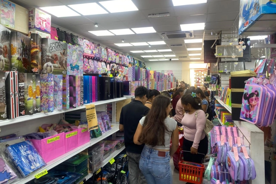 Las familias ya comenzaron con las compras de útiles.