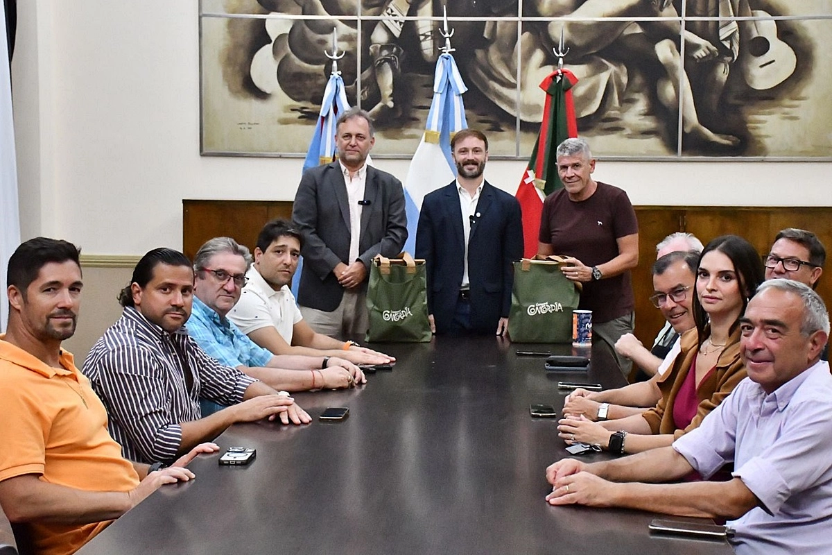 Los directivos del sector tur&iacute;stico fueron recibidos en el municipio.