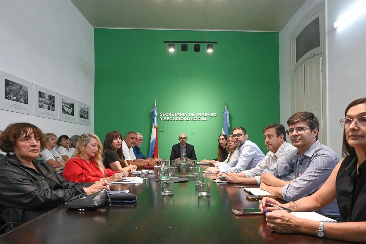 Los gremios solicitaron una contraoferta y el encuentro continuar&aacute; este viernes.