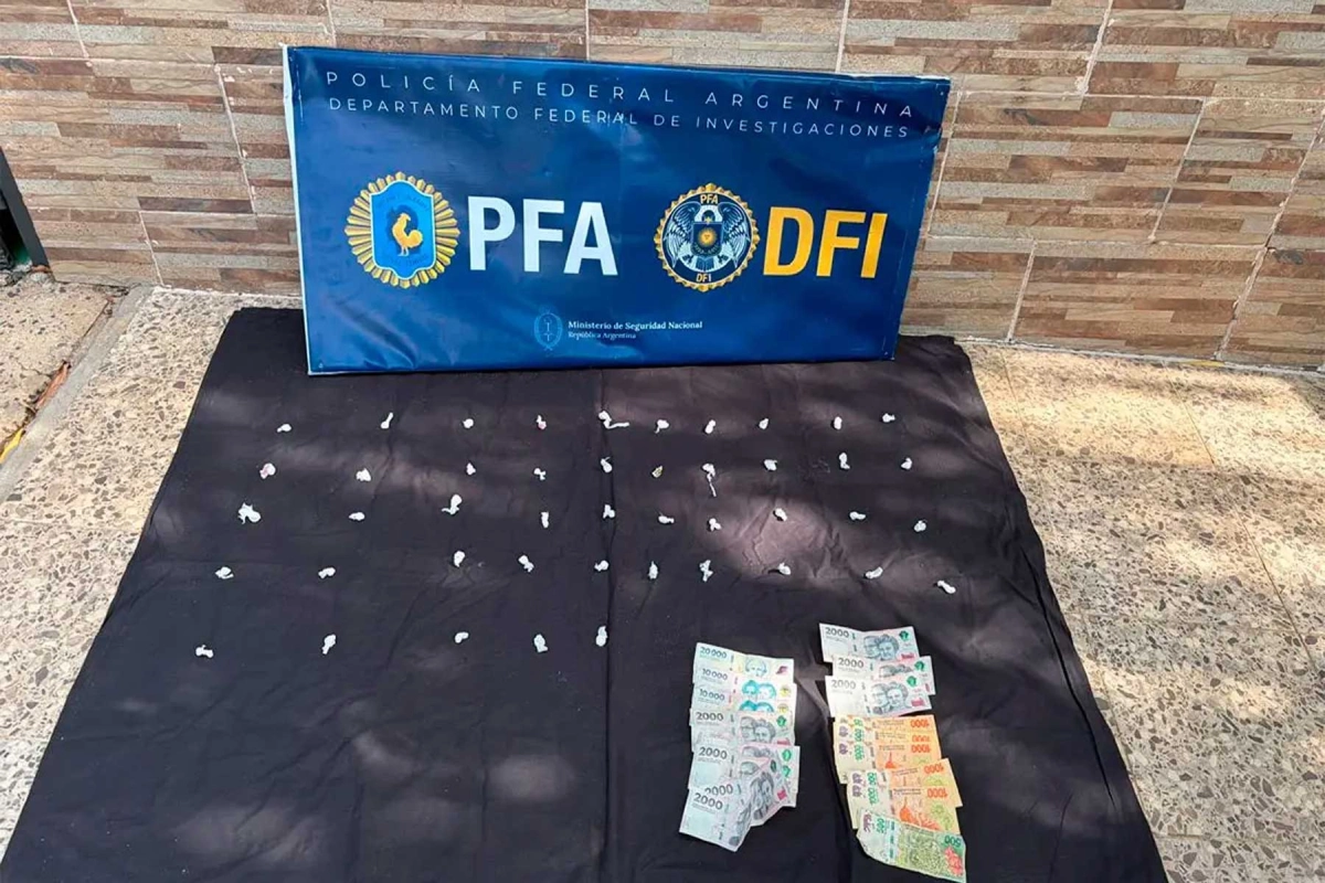 Tres detenidos, tras el allanamiento.