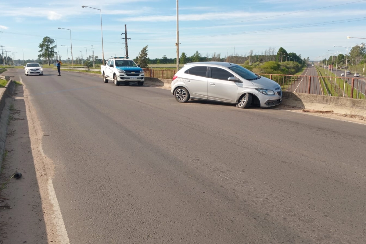 El veh&iacute;culo qued&oacute; detenido sobre la direcci&oacute;n contraria.
