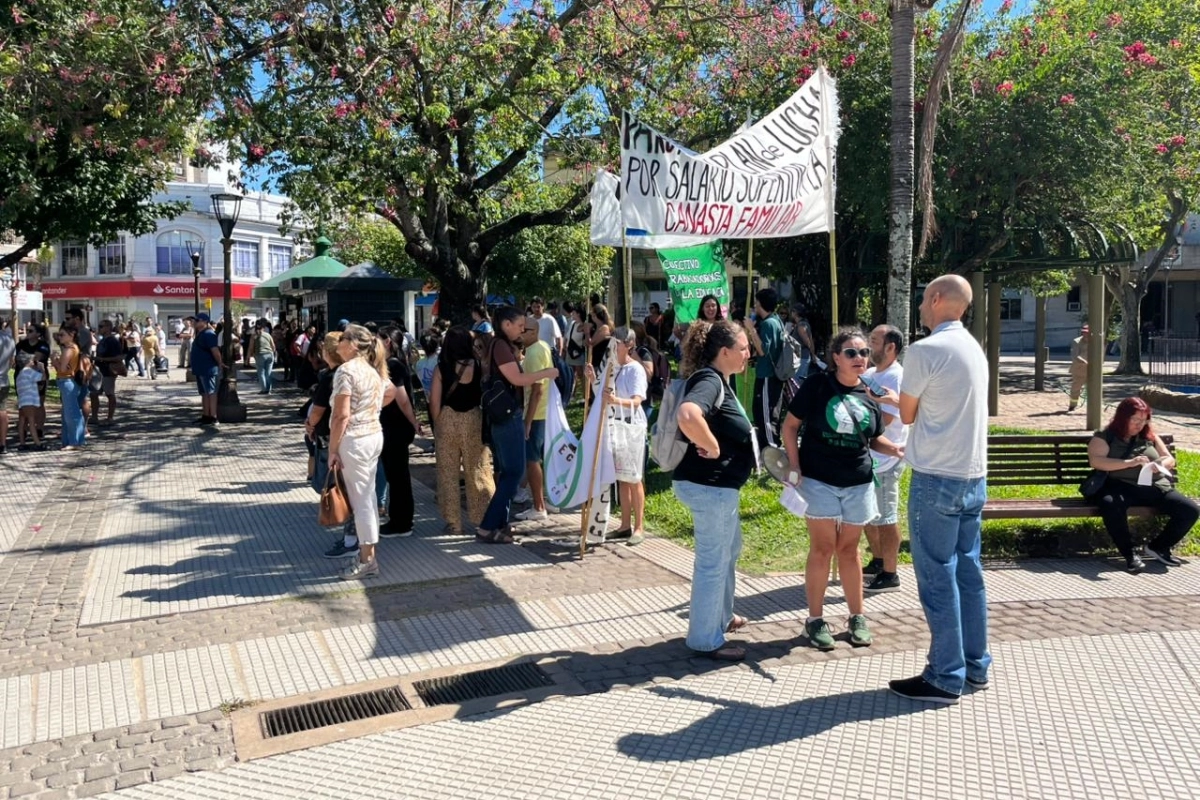 Docentes se manifestaron en la ciudad de Concordia.