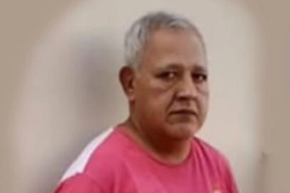 Se solicita dar aviso a las autoridades ante cualquier dato que pueda contribuir a su localizaci&oacute;n.