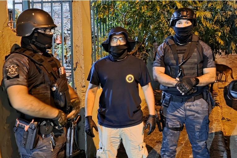 En un allanamiento se incautaron dos cráneos que serían humanos