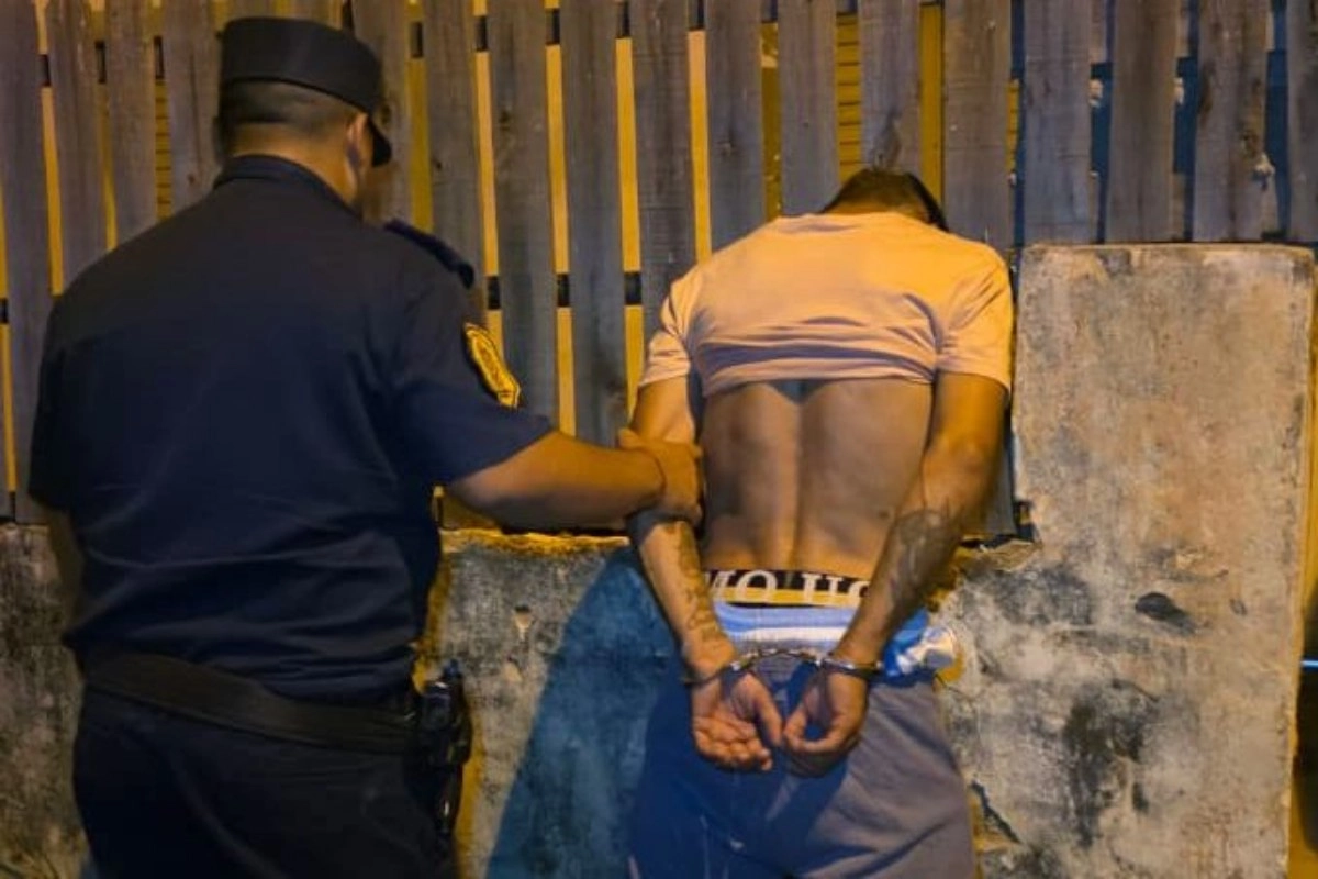 La polic&iacute;a logr&oacute; detener al sujeto.