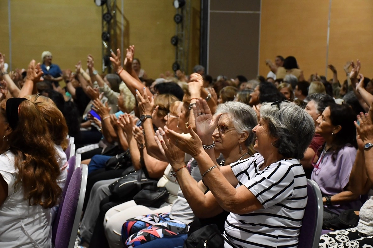 Adem&aacute;s de disertaciones hubo presentaciones art&iacute;sticas y sorteos.