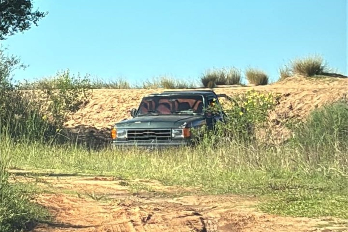 Los vecinos de la zona fotografiaron a varios veh&iacute;culos haciendo la misma tarea.