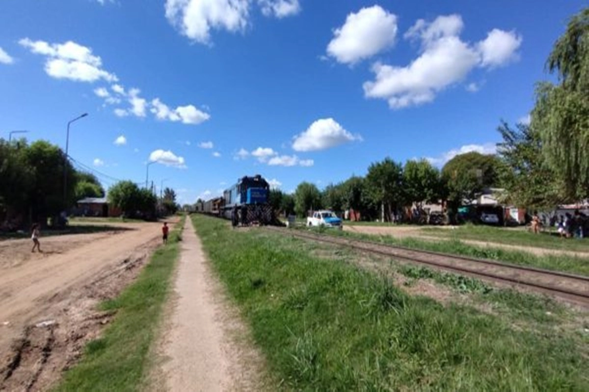 El hombre habr&iacute;a ca&iacute;do sobre las v&iacute;as, aparentemente en estado de ebriedad.