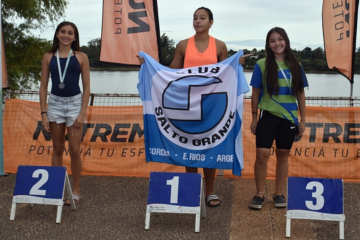 El podio femenino de la prueba corrida este s&aacute;bado.