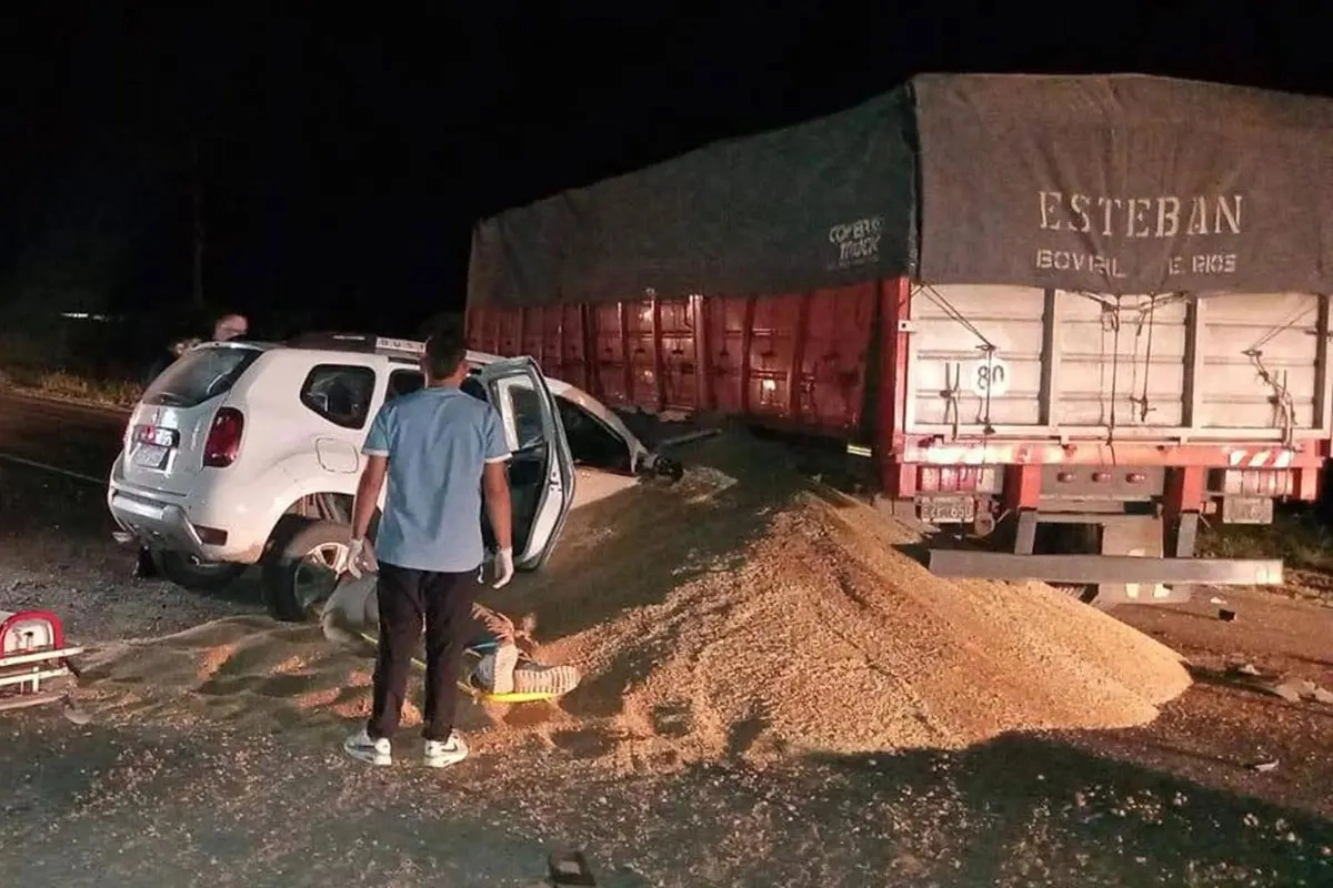 Un ni&ntilde;o que viajaba en la camioneta permanece hospitalizado en estado cr&iacute;tico.