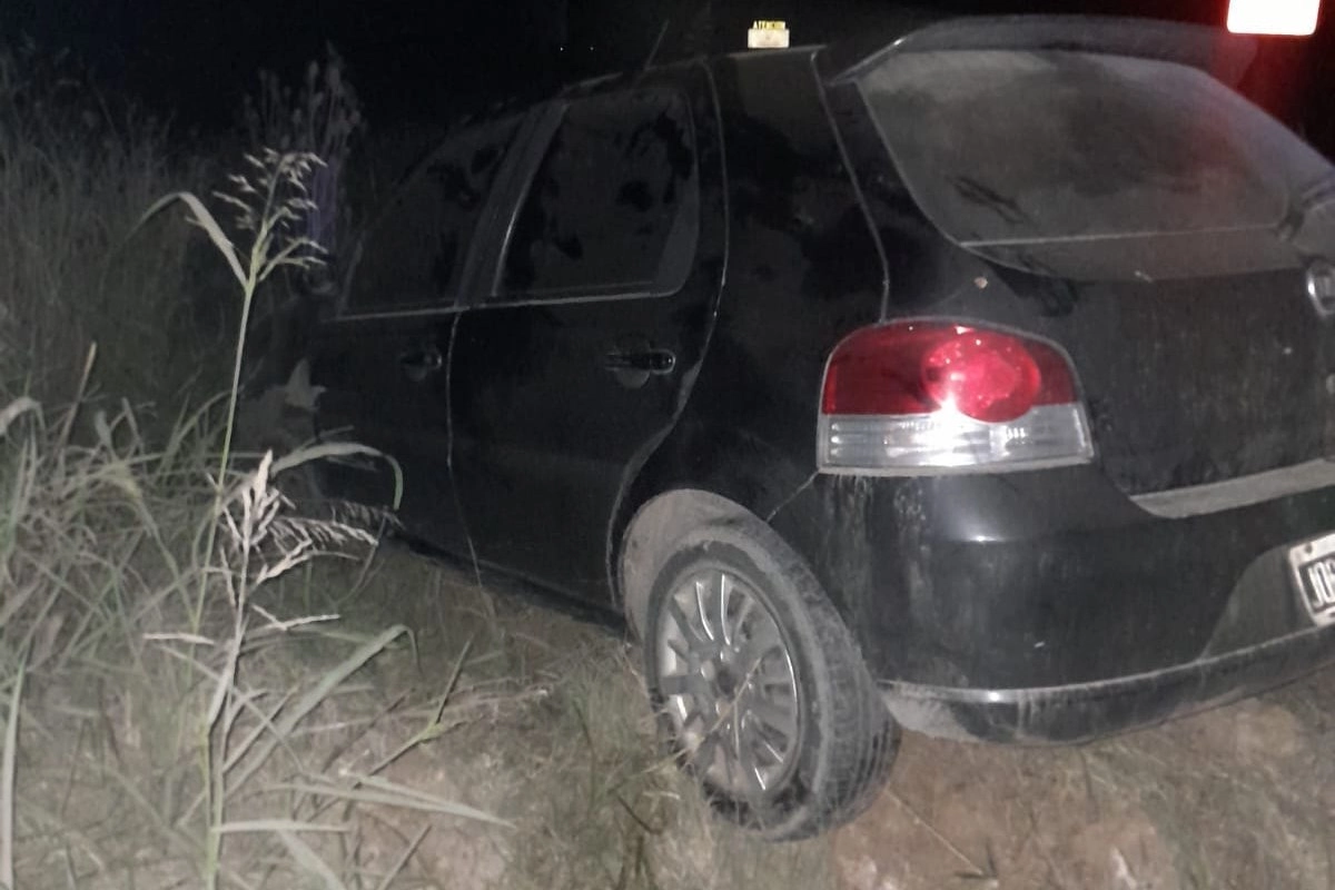 El autom&oacute;vil termin&oacute; despistando hacia el cantero central.