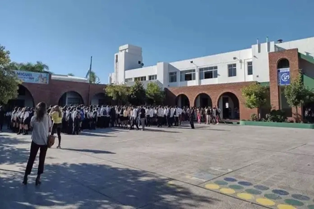 La escuela puso en marcha el protocolo correspondiente y notific&oacute; a la polic&iacute;a.