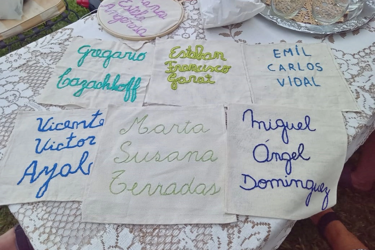 Bordar contra el olvido.