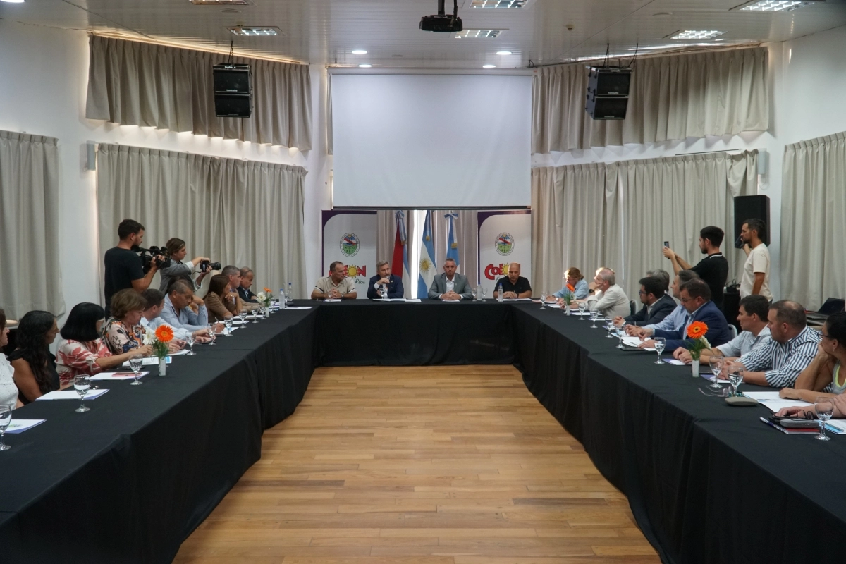 Reuni&oacute;n con legisladores, intendentes y actores regionales .