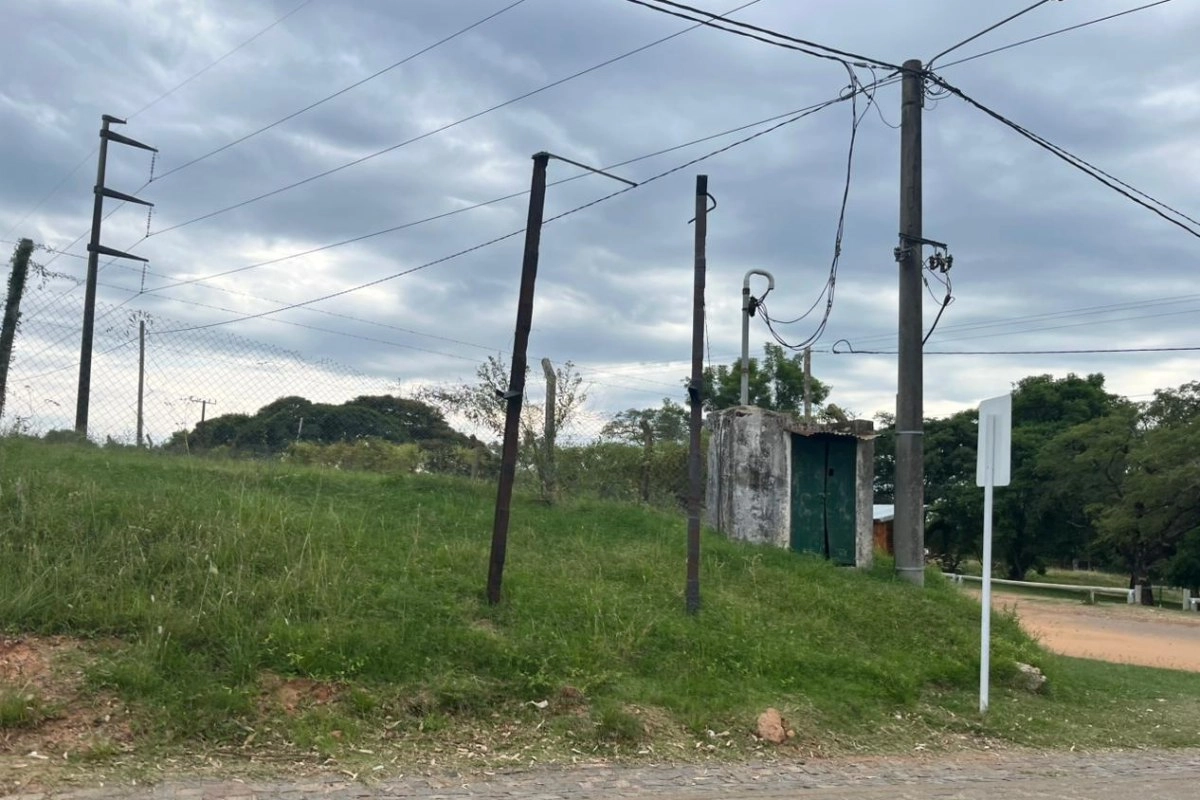 El cartel se encontraba en la esquina de Arruabarrena y Belgrano.
