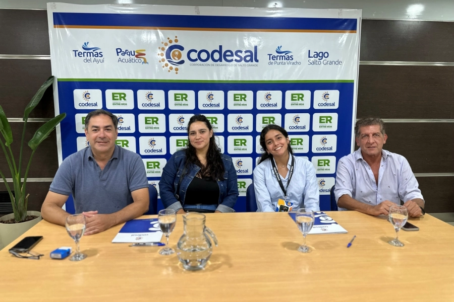 El presidente de CODESAL junto a la presidenta de ECU, Estefan&iacute;a Chezzi Delgado.