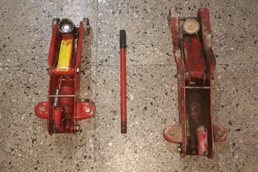 La polic&iacute;a secuestr&oacute; dos gatos hidr&aacute;ulicos.