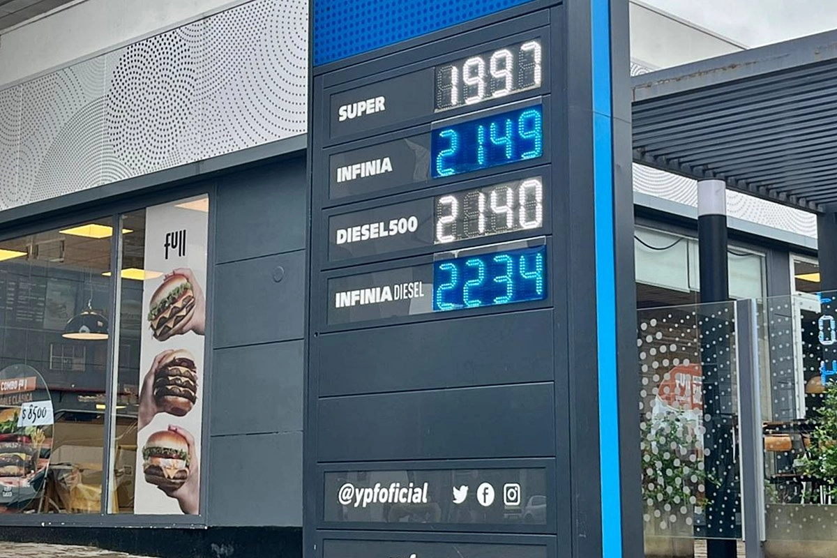 Las pizarras de YPF en Concordia durante la tarde de este lunes
