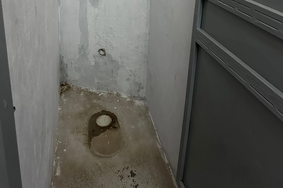 Tres inodoros fueron sustraidos del ba&ntilde;o de hombres.