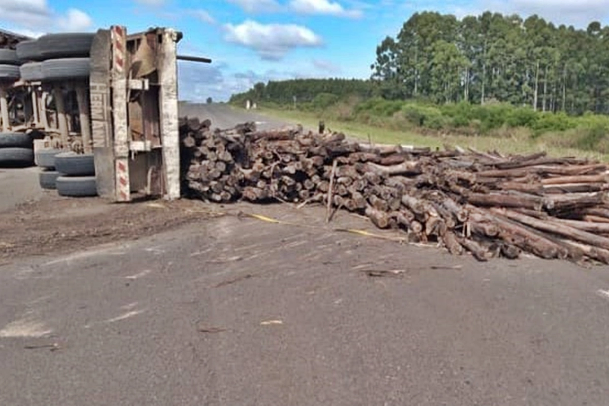 Vuelco en la Autov&iacute;a 14.