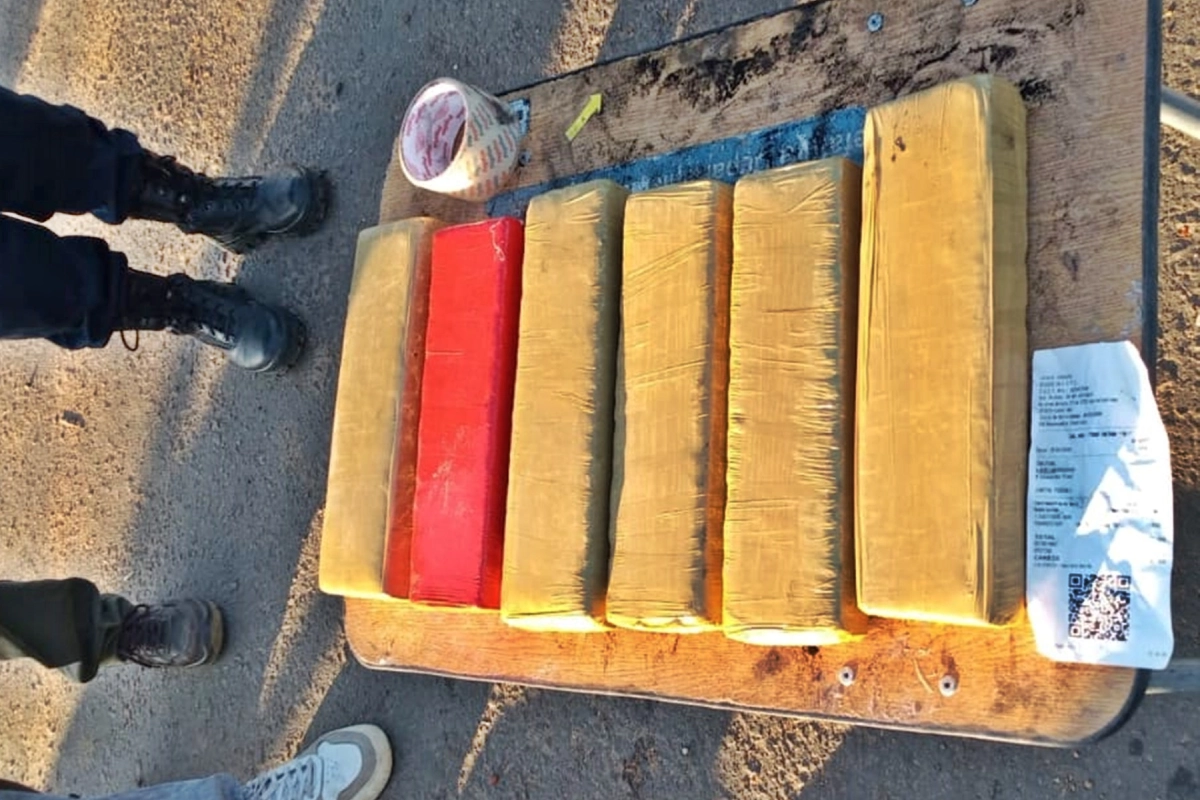 Casi 8 kilos de droga secuestrados.