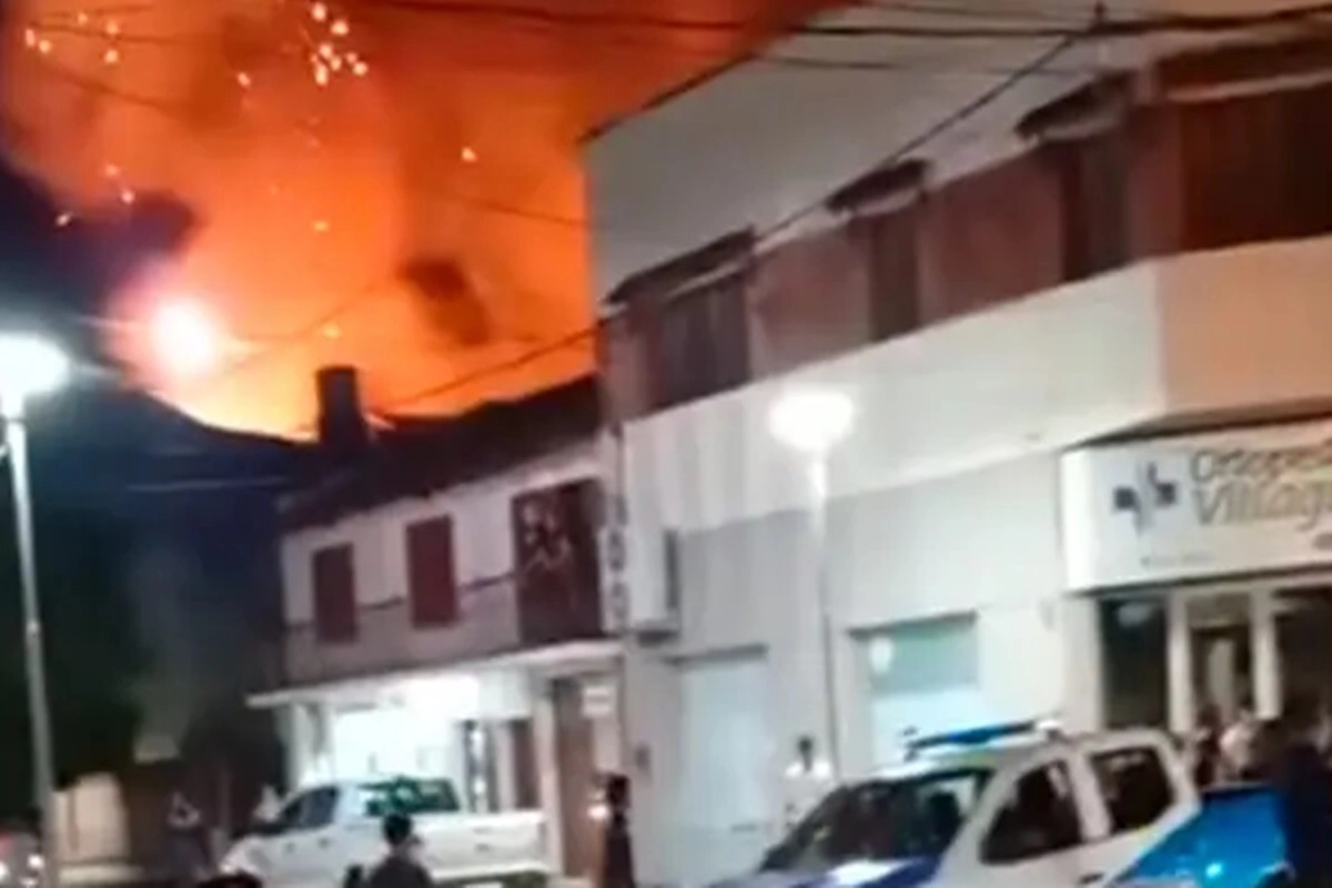 Las pericias comenzar&aacute;n este s&aacute;bado pero habr&iacute;an estallado tubos de gas de 45 kilos.