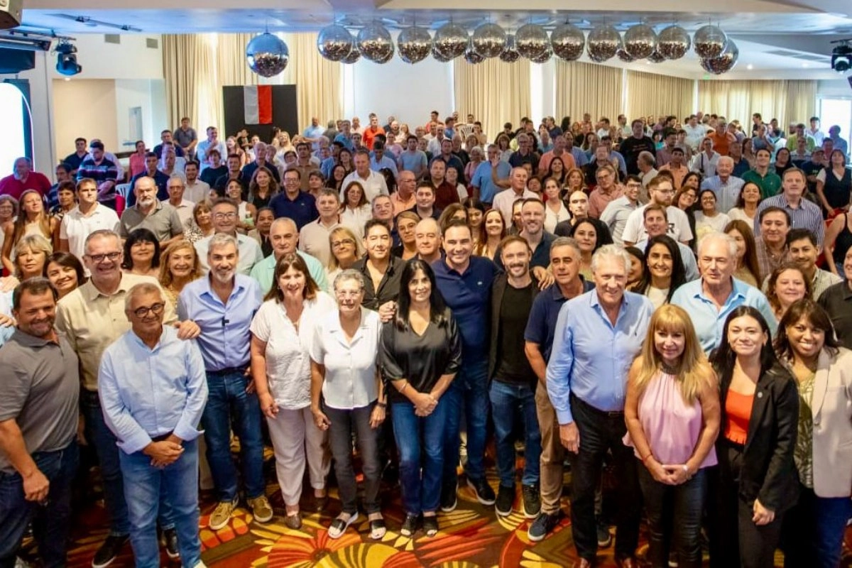 El intendente Azcu&eacute; particip&oacute; del encuentro.