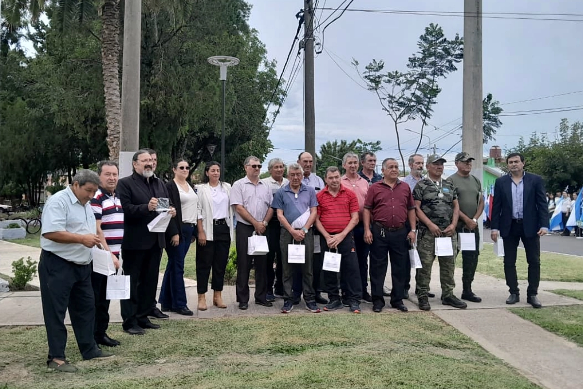 Veteranos santaelenenses recibieron su sentido homenaje.