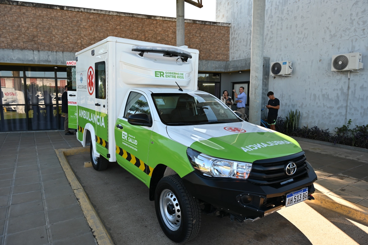 Nueva ambulancia para Colonia Ayu&iacute;.