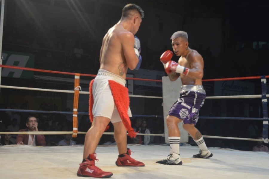 Bazan y Alan Randazzo Cos en plena pelea.