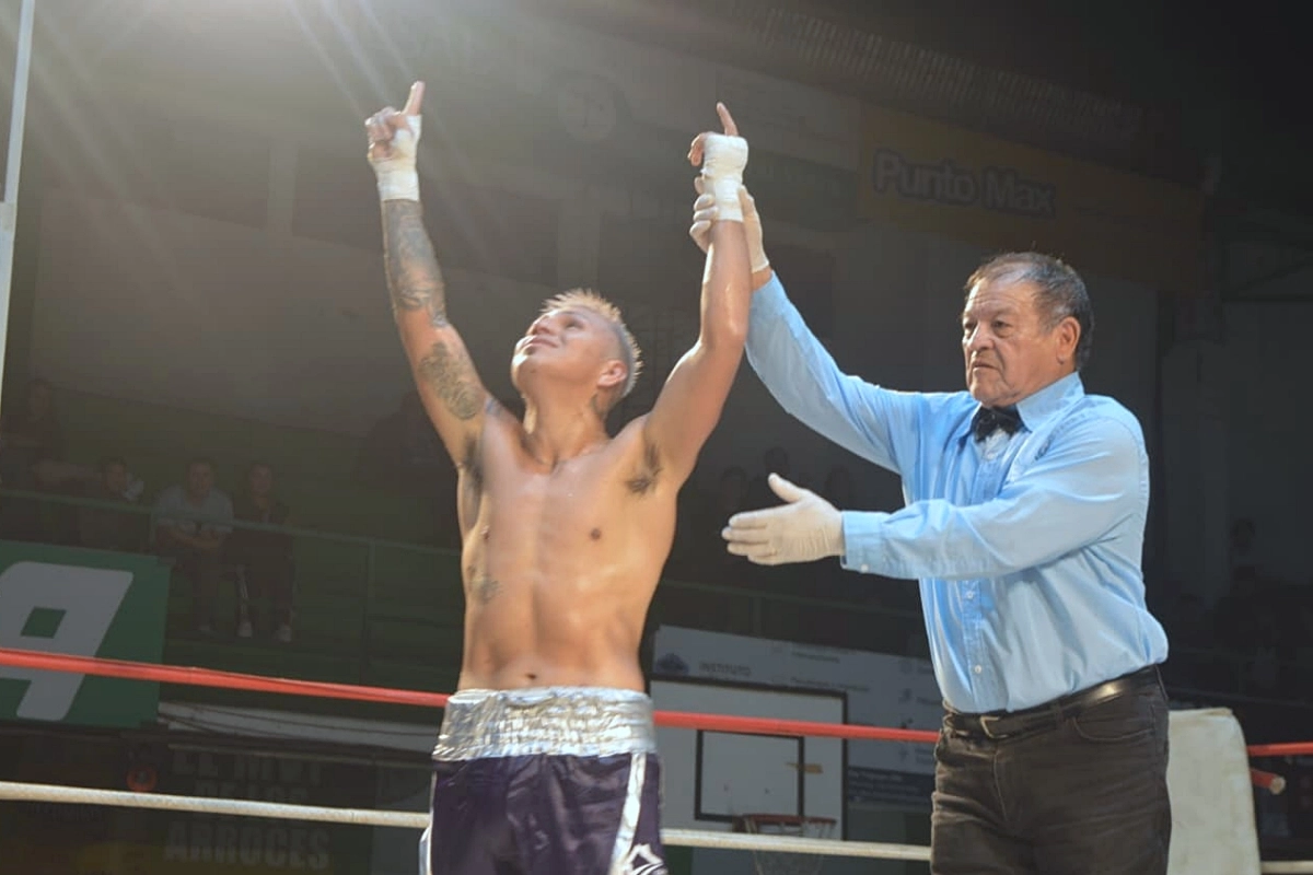Bazan se qued&oacute; con la pelea en el Gigante Verde.
