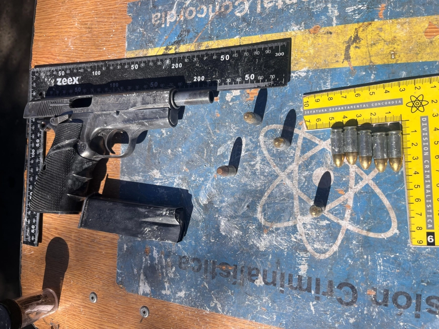 Los agentes secuestraron un cargador con 9 cartuchos.