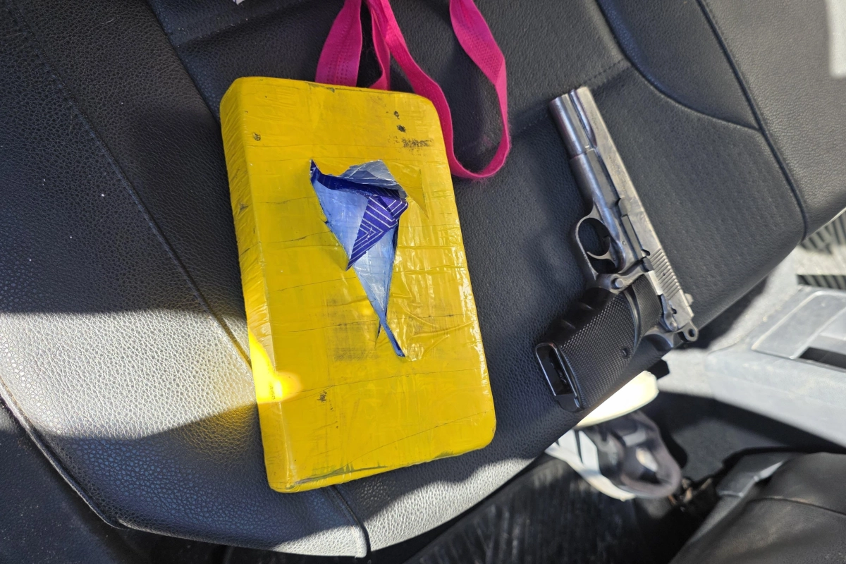 La polic&iacute;a secuestr&oacute; un ladrillo de coca&iacute;na.