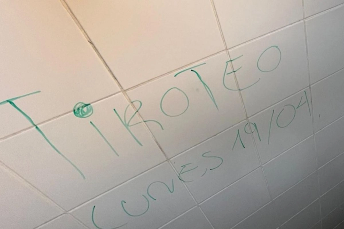 En Chajar&iacute; tambi&eacute;n se encontraron amenazas en los ba&ntilde;os.