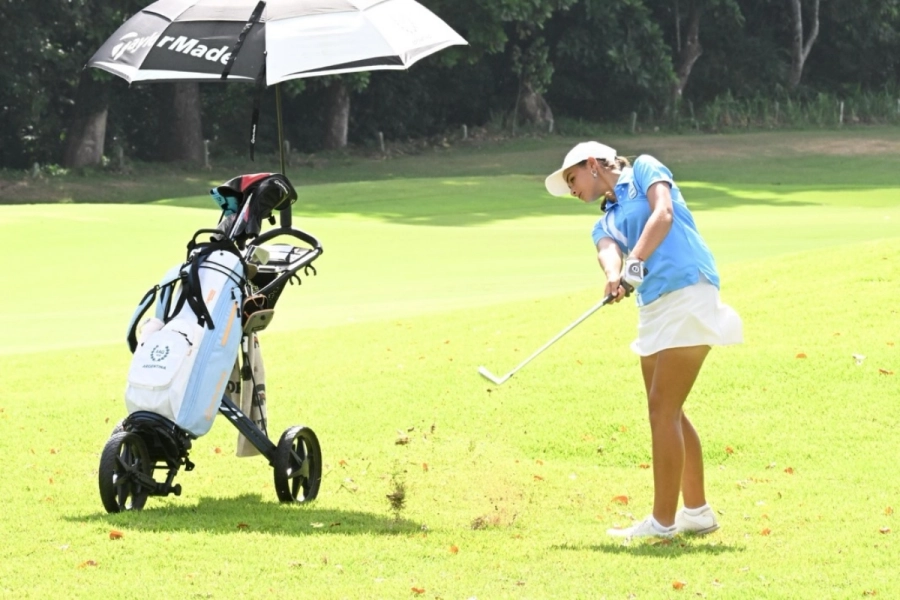 M&iacute;a Maya, representante local en Golf.