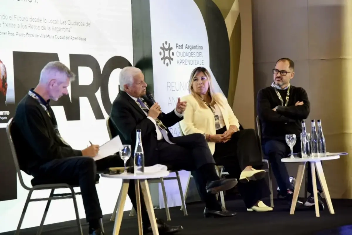 Lauritto en el Conversatorio sobre educaci&oacute;n y trabajo