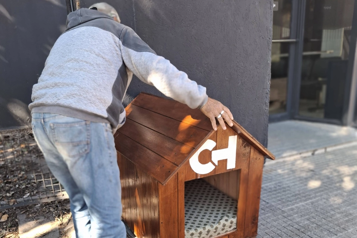 Las cuchas se instalaron en Los Charr&uacute;as.