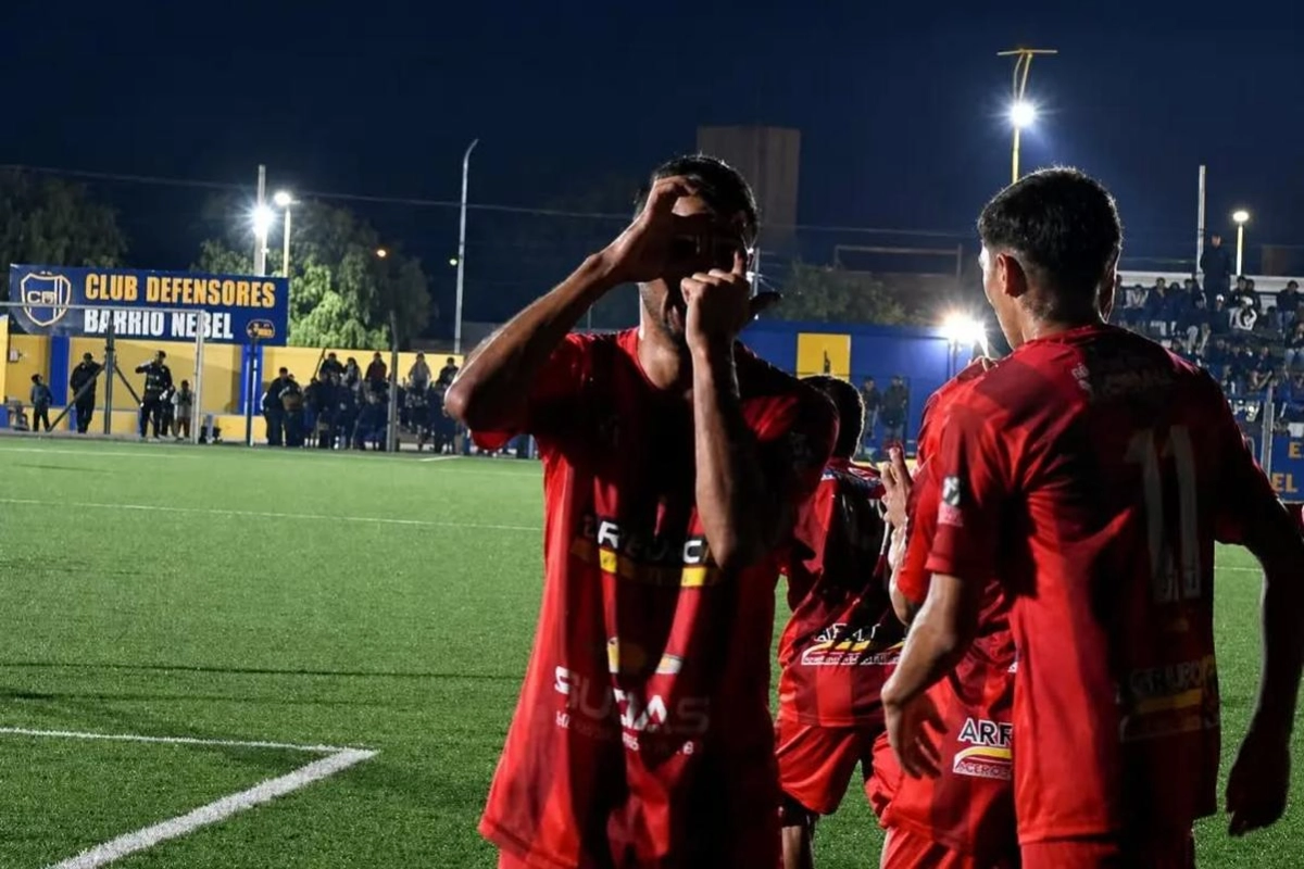 Festejo del gol de Monchetti