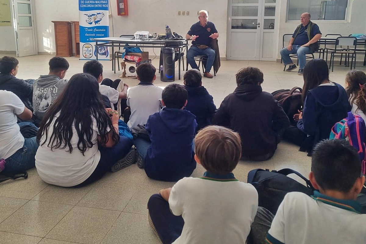 La charla se concret&oacute; en v&iacute;speras del D&iacute;a del Animal