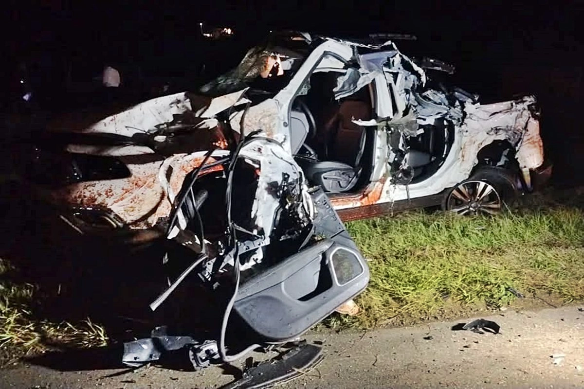 La camioneta F&iacute;at Toro y sus ocupantes se llevaron la peor parte del accidente.